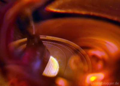 Heizstrahler in Weinglas reflektiert Heizstrahler in Weinglas reflektiert