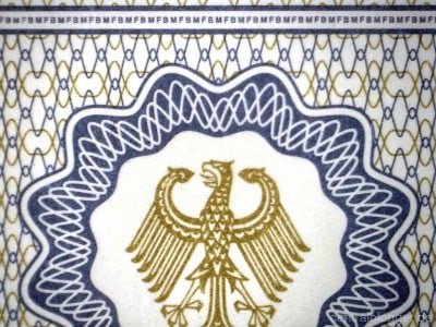 Steuersiegel an Zigarettenschachtel Steuersiegel an Zigarettenschachtel