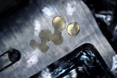 Sony Ericsson W890i in Kunstharz gegossen